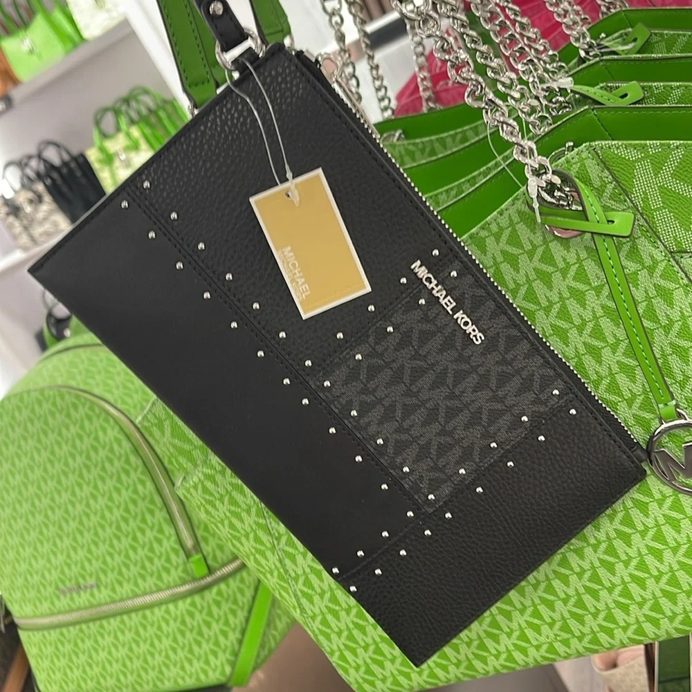 Michael Kors Jet Set Travel Lg Studded Patchwork and Sign Logo Wristlet Black